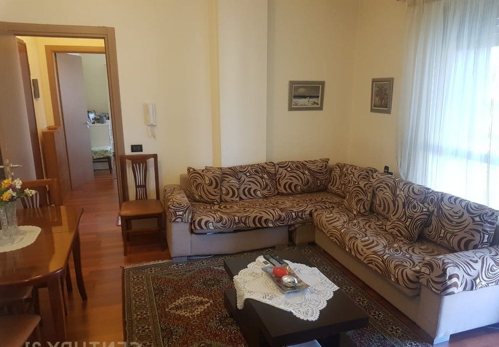 Apartment for rent 1+1 at Pazari i Ri
