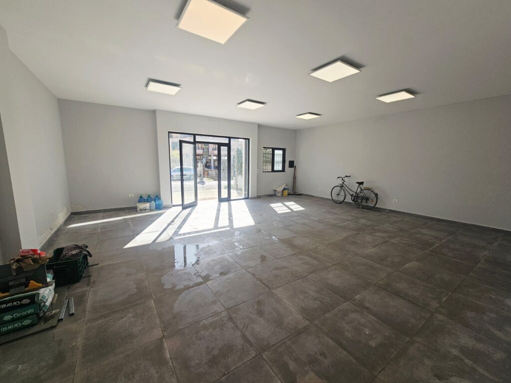 JEPET ME QERA AMBJENT BIZNESI BUZE RRUGE NE PLEPA DURRES