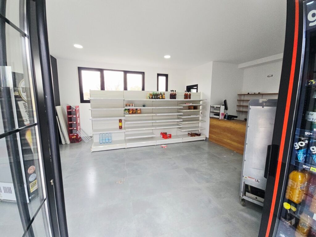 BUSINESS PREMISES FOR RENT BY THE ROAD IN SHKALLNUR DURRES