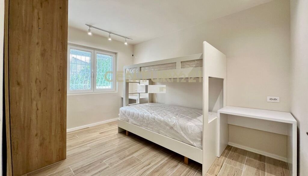 APARTAMENT MODERN 2+1 me OBORR & 2 POSTE PARKIMI