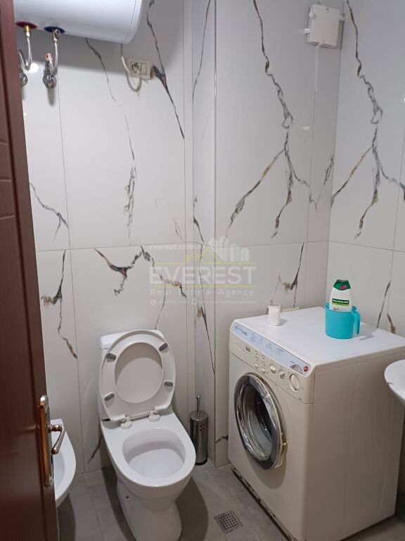 Via Dritan Hoxha vicino al Campo di Aviazione, appartamento arredato 1+1 in affitto.