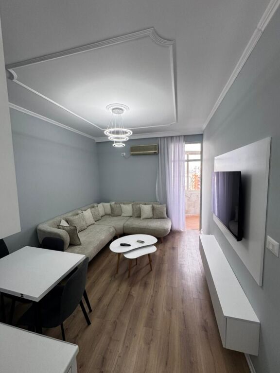 Jepet Apartament me Qera 1+1-Rruga Fortuzi