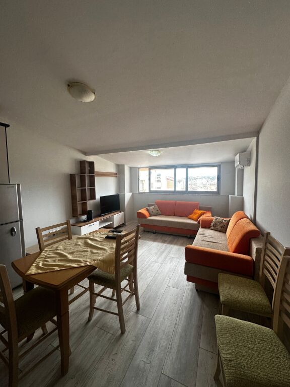 Shitet Apartament 1+1 në Lungomare, Vlorë 🌊