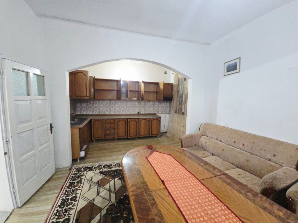 JEPET ME QERA KATI I PARE I NJE VILE PRIVATE NE SHKALLNUR