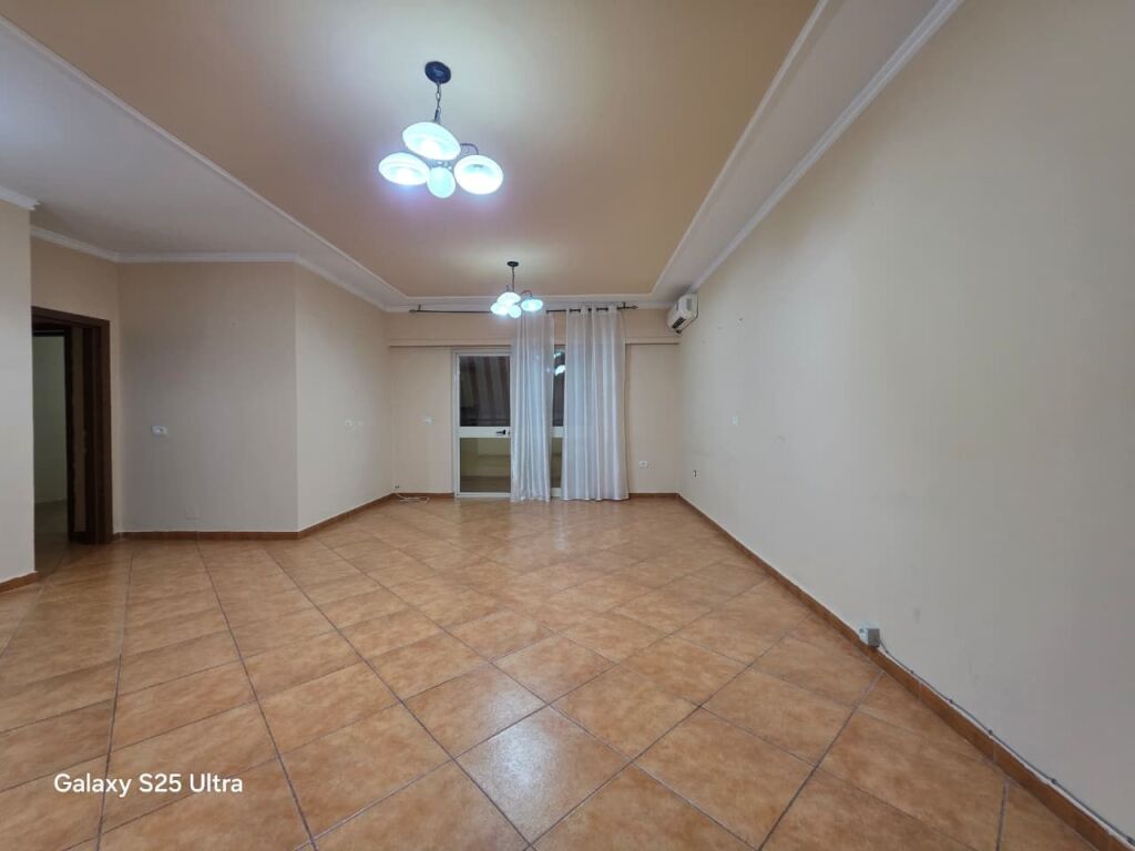 Jepet me qira ambient për zyra / klinika