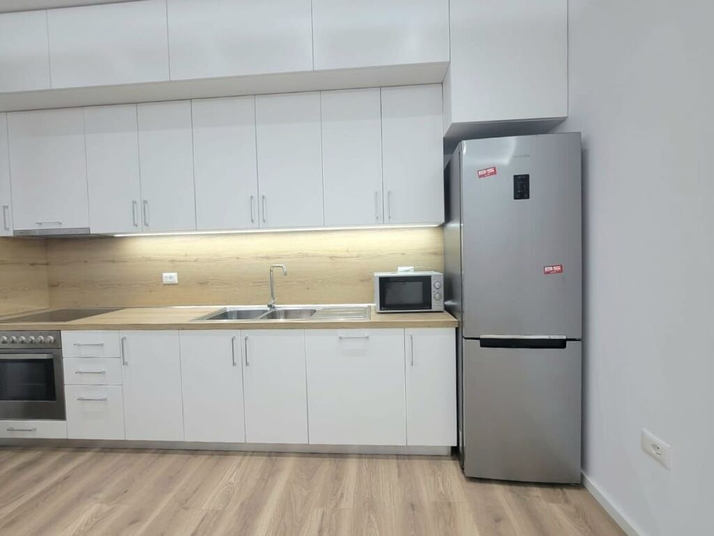 Tirane, jepet me qera apartament Kati 1, 100 m² 550 € (Rruga e Vilave)