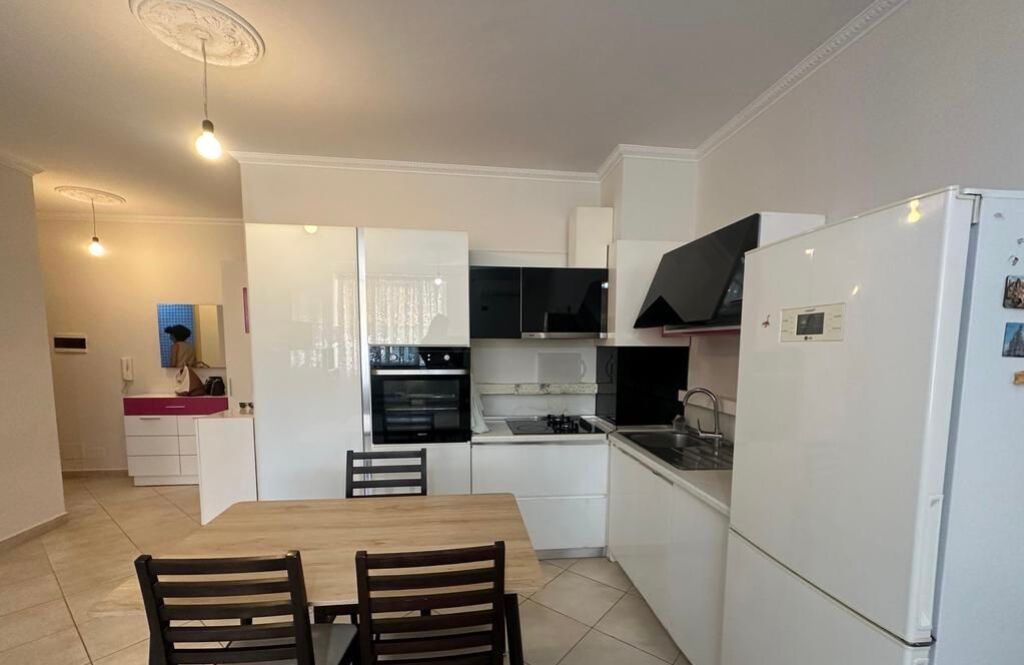 Apartament 2+1 per shitje te Ali Demi