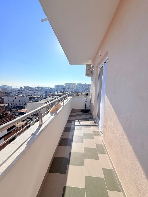 VENDESI APPARTAMENTO 3+1+2 MERCATO INDUSTRIALE,DURRËS