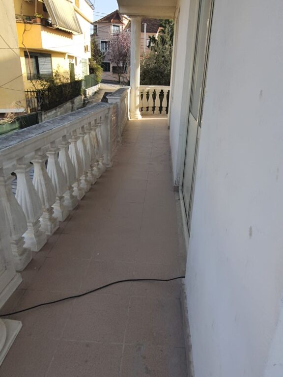 Apartament 1+1+Ballkon Rr.Mihal Grameno 300€