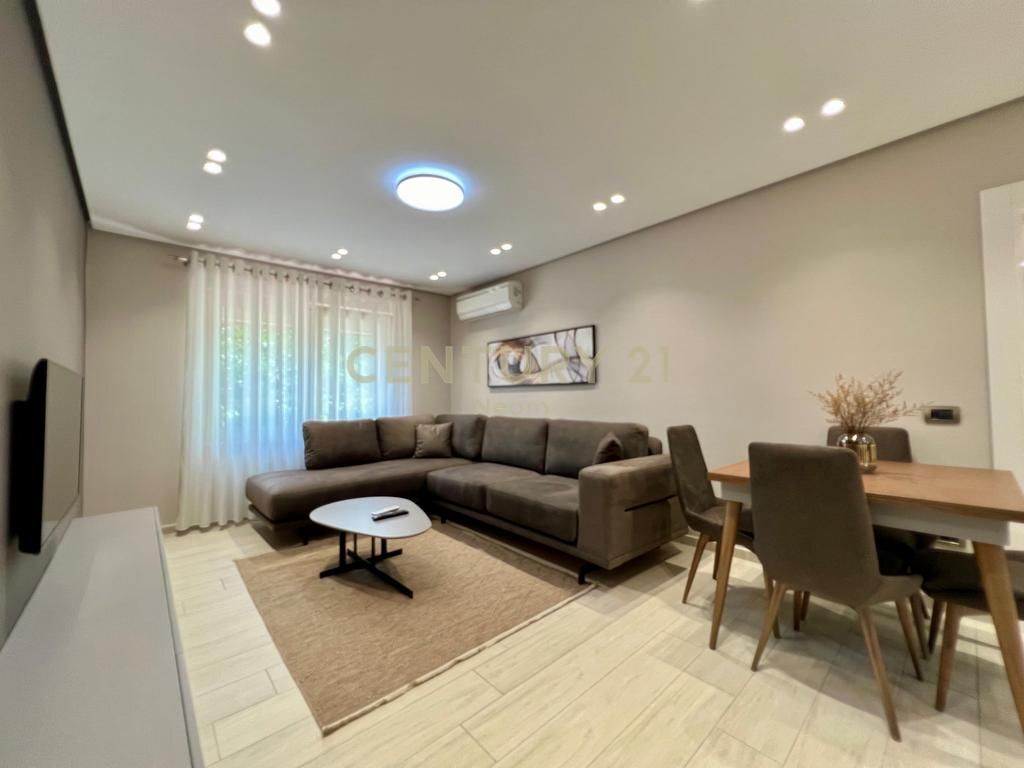 Apartament 2+1 me qira ne Qender