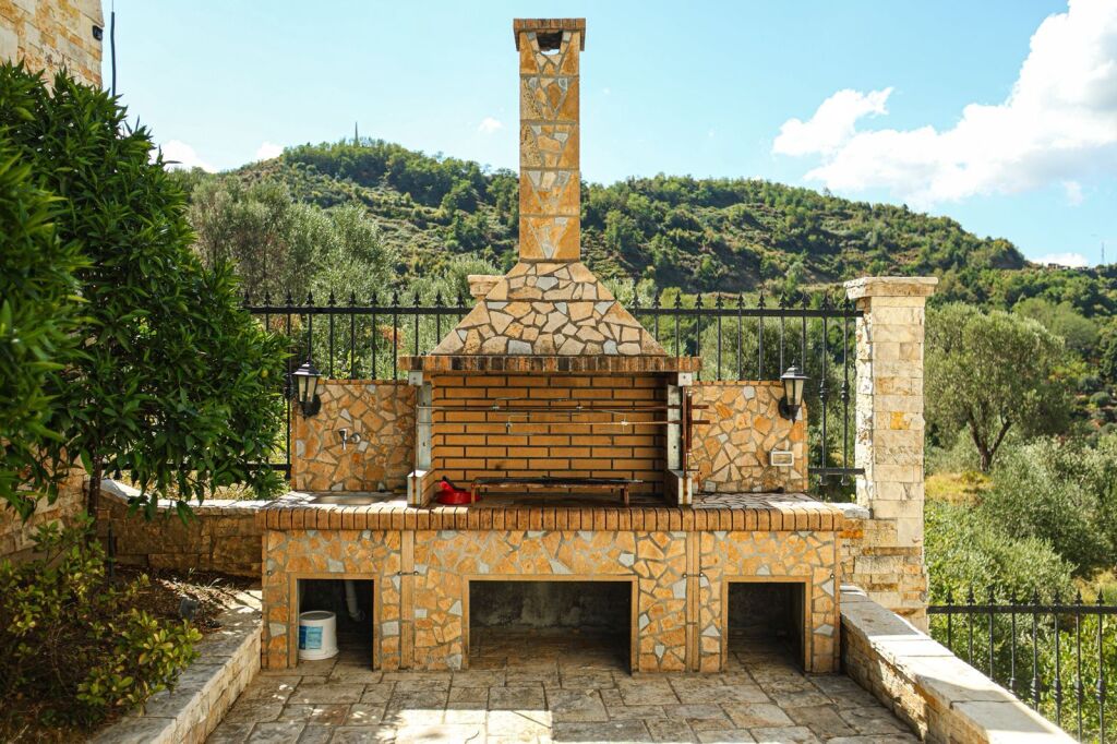 Jepet me qira vile 3 kateshe me pishine!