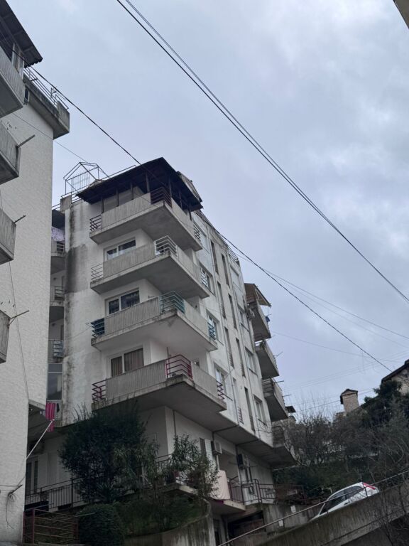 Affittasi 1+1 a Fresk vicino a Spar arredato ascensore 35000 lek