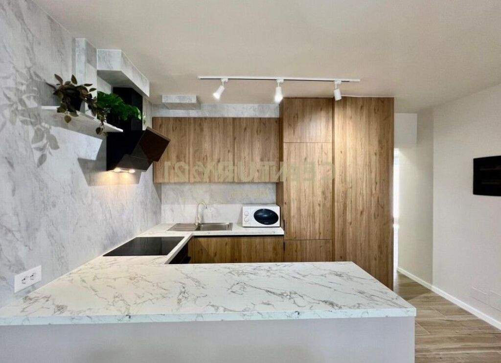 AFFITTO, APPARTAMENTO MODERNO 2+1 con CORTILE e 2 POSTI AUTO