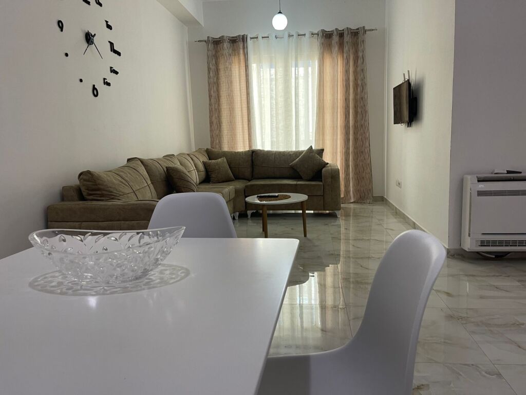 Jepet Me Qera Apartament 2+1+1 Ballkon