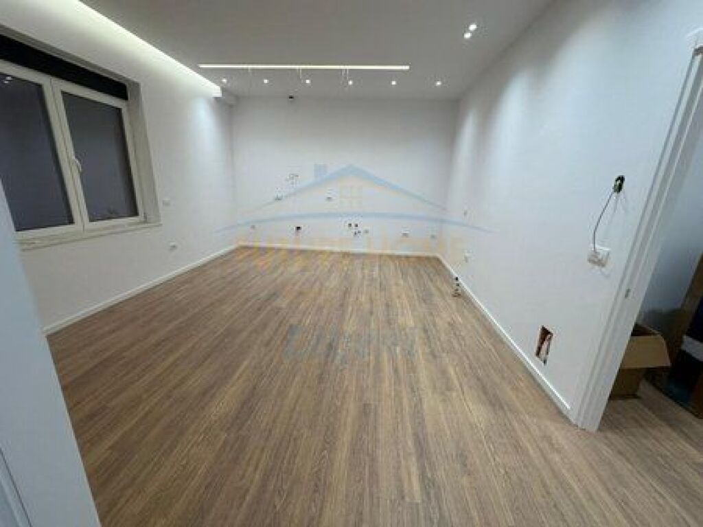 In vendita, Appartamento 2+1, Via Eduard Mano, Lago Secco, Tirana.