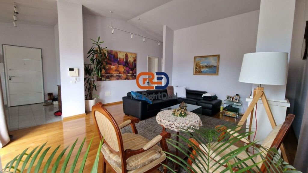 Tek Kompleksi Touch of the Sun, Jepet me Qera Super Penthouse Bashke me Post Parkimi