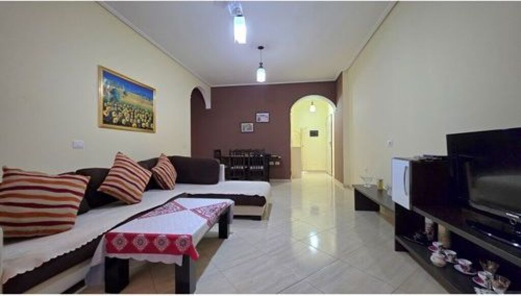 Apartament 1+1 tek Kisha Ortodokse ne shitje,Vlore