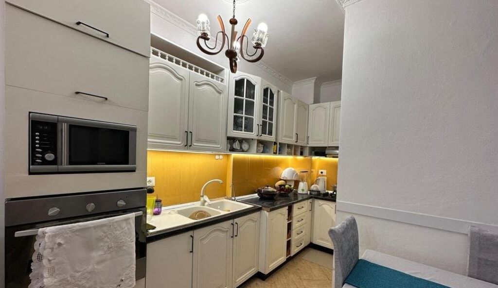 Shitet apartament 1+1, prane Bar-Oslo ne Astir!