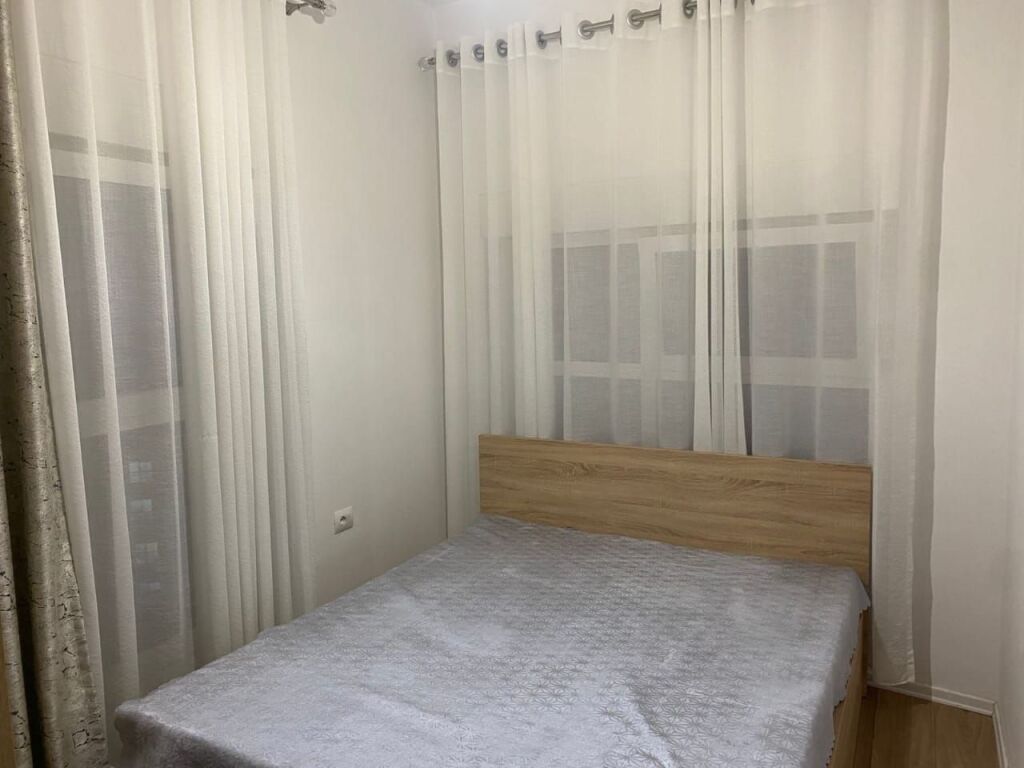 Ne zonen e Ali Demit,Kompleksi Mangalem jepet me qera apartament 1+1,i mobiluar  40,000Leke    