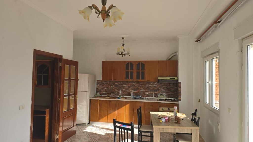 🏡 Apartment 1+1 available in the heart of Durres