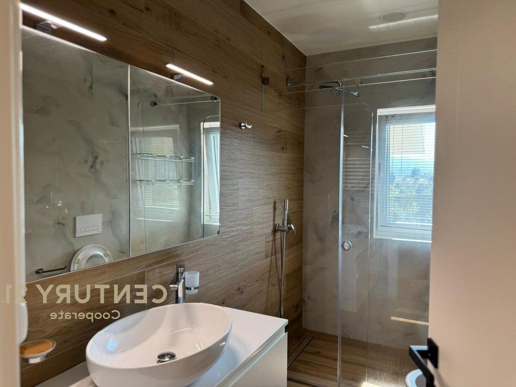 VILE ME QIRA NE LONG HILL RESIDENCE