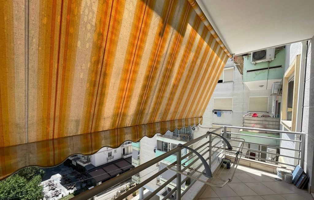 Apartament 2+1 per shitje te Ali Demi