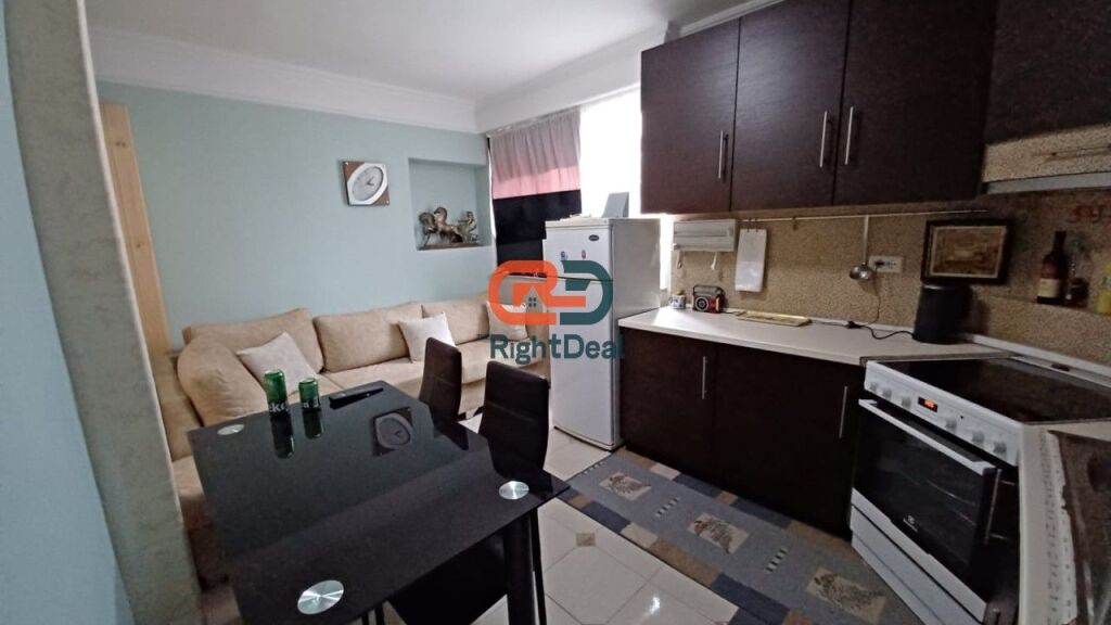 Tek Dega E Thesarit, Jepet Me Qira Apartament 1+1 Ideal Per Banim !!!