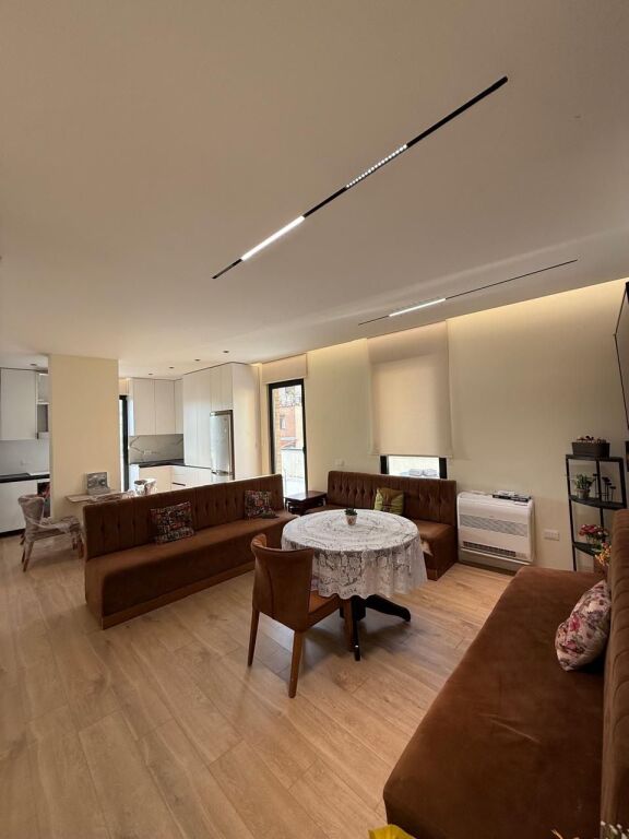 Apartament 2+1+2+verande , Siri Kodra