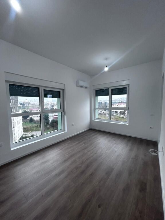 🏠 Jepet me qera apartament 1+1 📍 Residenca Kadiu – Ali Demi💰 Çmimi: 35,000 lekë/muaj