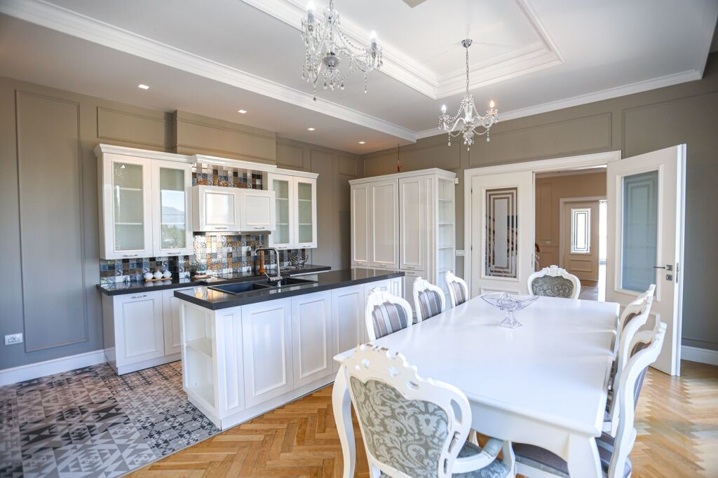 Jepet me qira vile 3 kateshe me pishine!