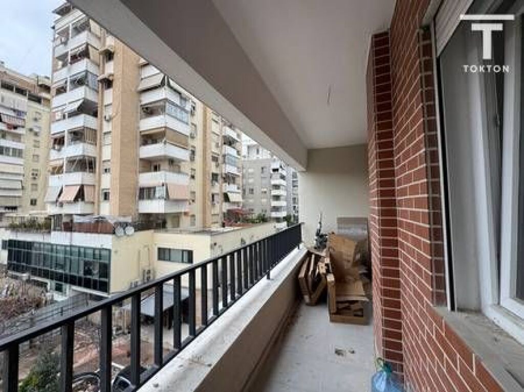 SHITET APARTAMENT 3+1, RRUGA "QEMAL STAFA",PAZARI I RI, TIRANË