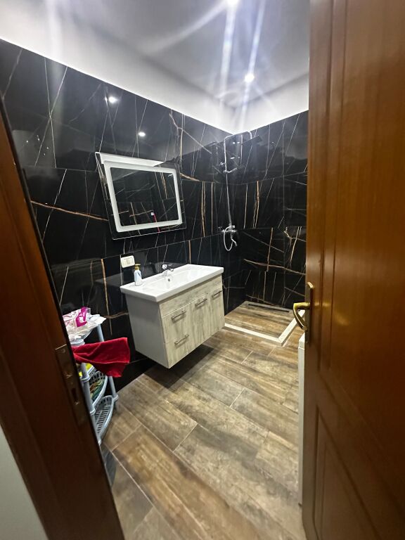 Shitet Apartament 1+1 në Lungomare, Vlorë 🌊