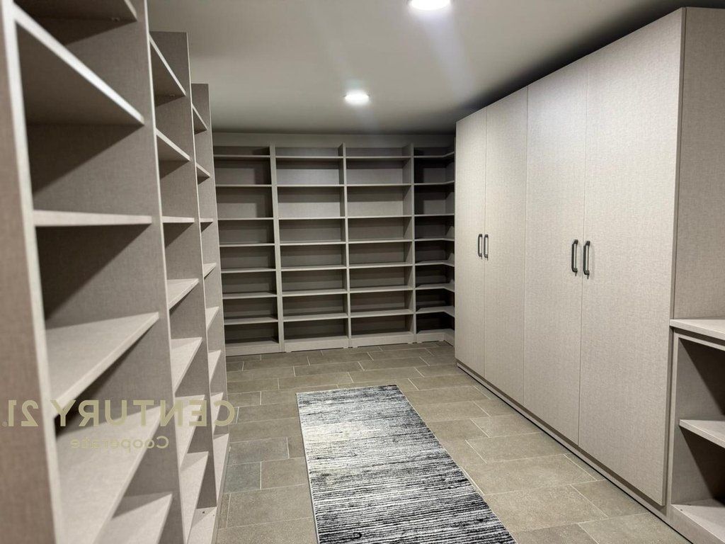 VILE ME QIRA NE LONG HILL RESIDENCE