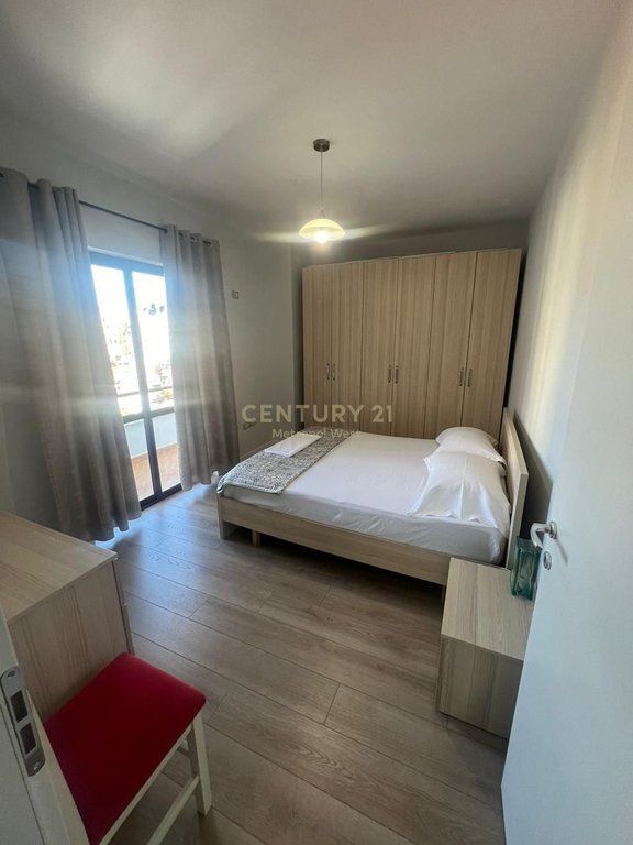 Apartament 2+1 me qera te Rruga Barrikadave