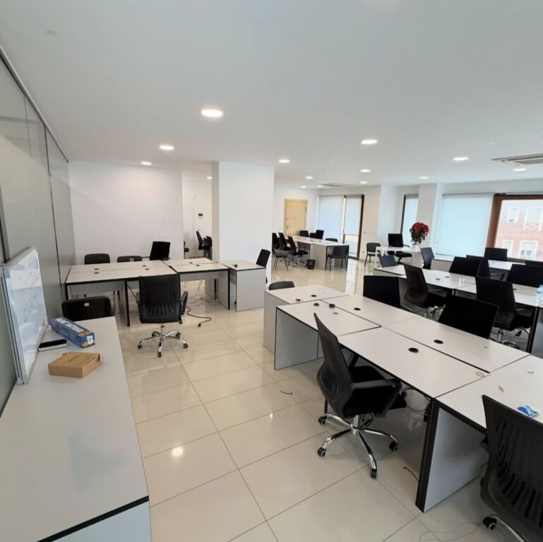 Ufficio Moderno in Affitto presso il Complesso Delijorgji 187 m2 !