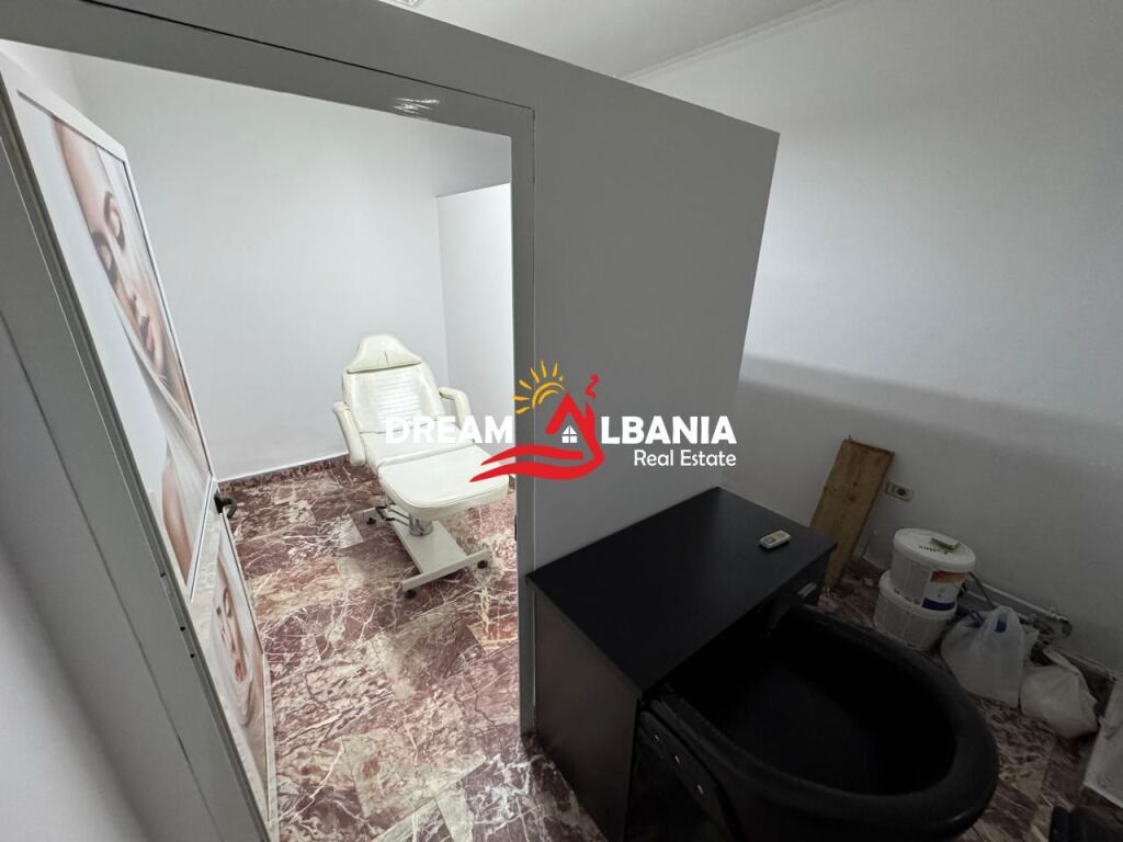 Premises for rent in the Paris Commune area, Tirana (ID 42611405)