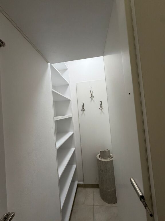 Ofrohet per qera apartament 1+1 liqeni i thate