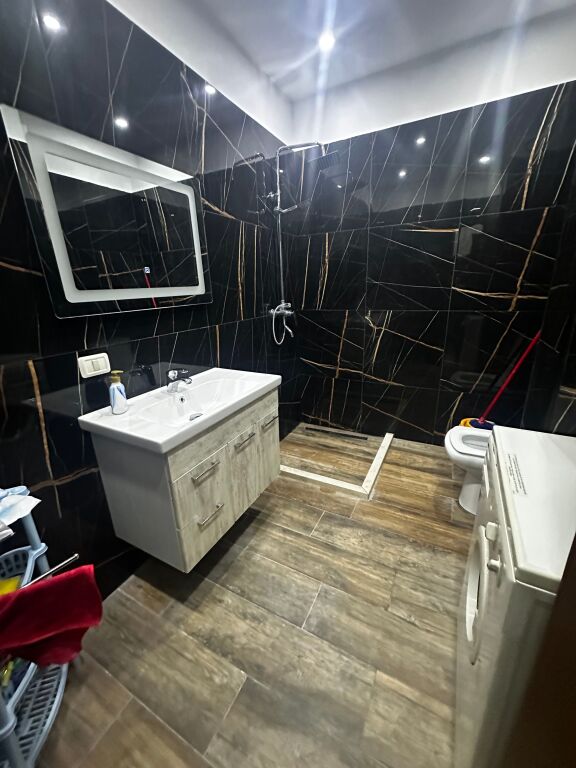 Shitet Apartament 1+1 në Lungomare, Vlorë 🌊