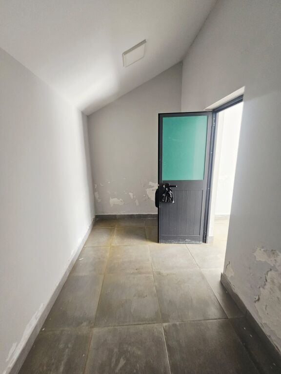 JEPET ME QERA AMBJENT BIZNESI BUZE RRUGE NE PLEPA DURRES