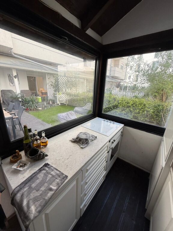 SHITET APARTAMENT 2+1 ME OBORR QERRET,NGJITUR ME HOTEL SUPREME