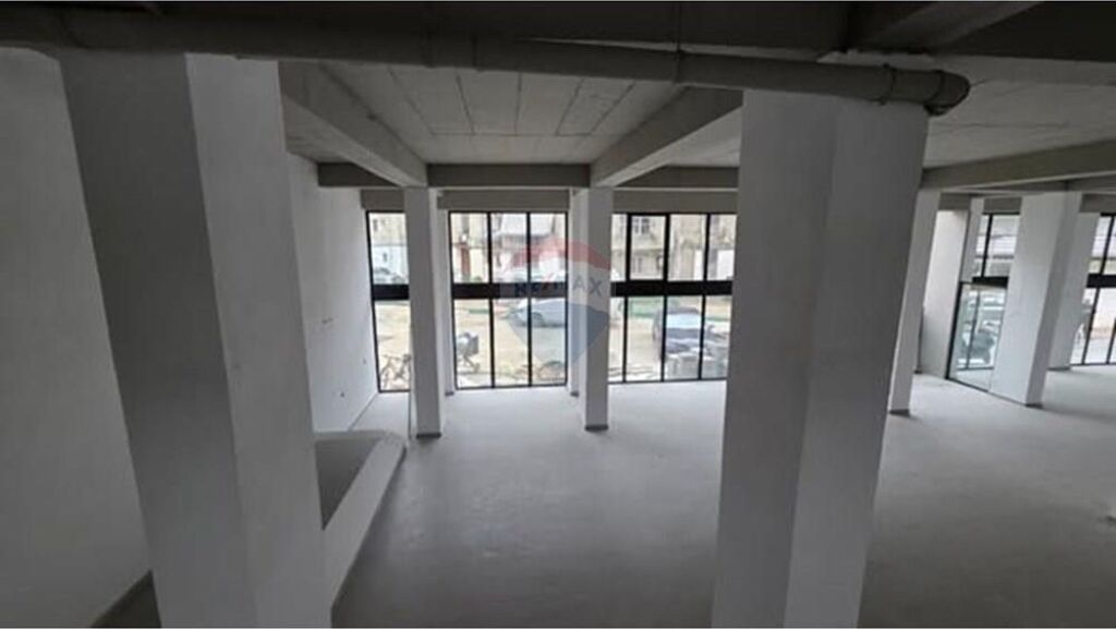 Dyqan - Për Qira - Rruga Arkitekt Sinani, Tiranë Brryli !