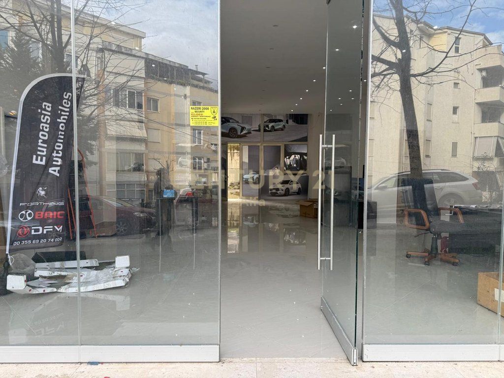 COMMERCIAL SPACE FOR SALE ON FLOOR 0 AT DRY LAKE