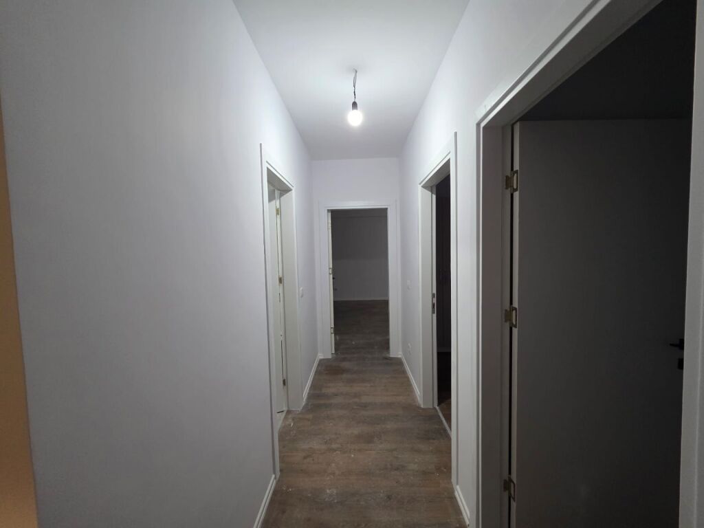 In affitto 2+1 BAR STANZA 5 MAGGIO 50.000 lek