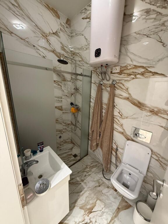 SHITET APARTAMENT 2+1 ME OBORR QERRET,NGJITUR ME HOTEL SUPREME