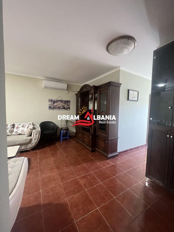 Apartment 3+1 at Komuna e Parisit near the "Kika 1" Complex in Tirana (ID 4231352)