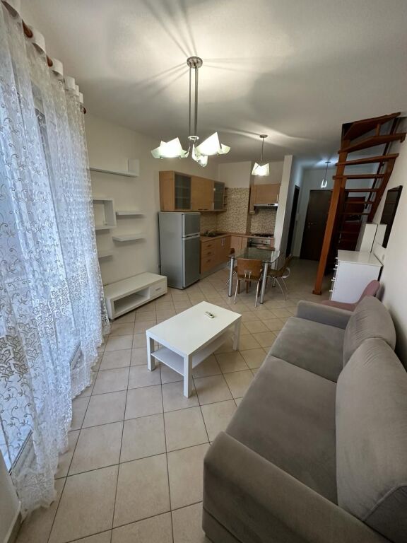 Appartamento Duplex in Affitto 2+1 Vicino alla Scuola Superiore di Lingue
