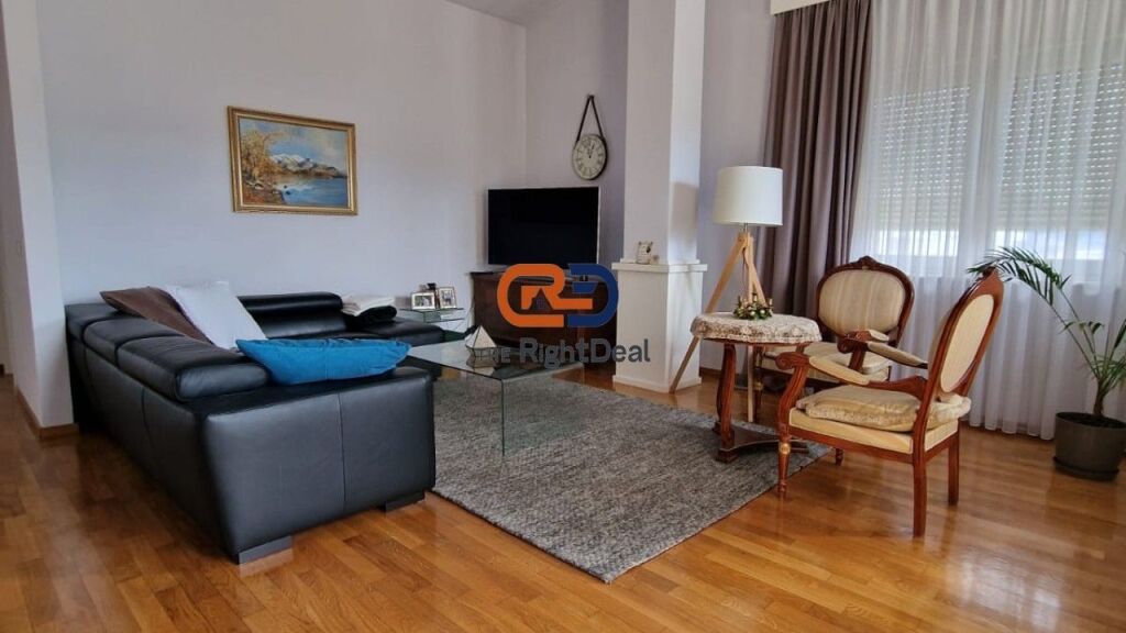 Tek Kompleksi Touch of the Sun, Jepet me Qera Super Penthouse Bashke me Post Parkimi