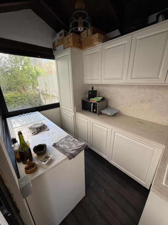 SHITET APARTAMENT 2+1 ME OBORR QERRET,NGJITUR ME HOTEL SUPREME