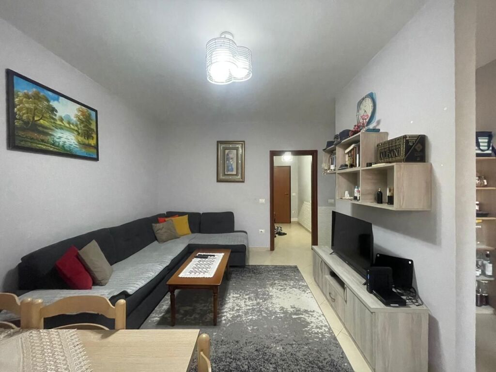 Apartament 2+1 per qira ne Astir