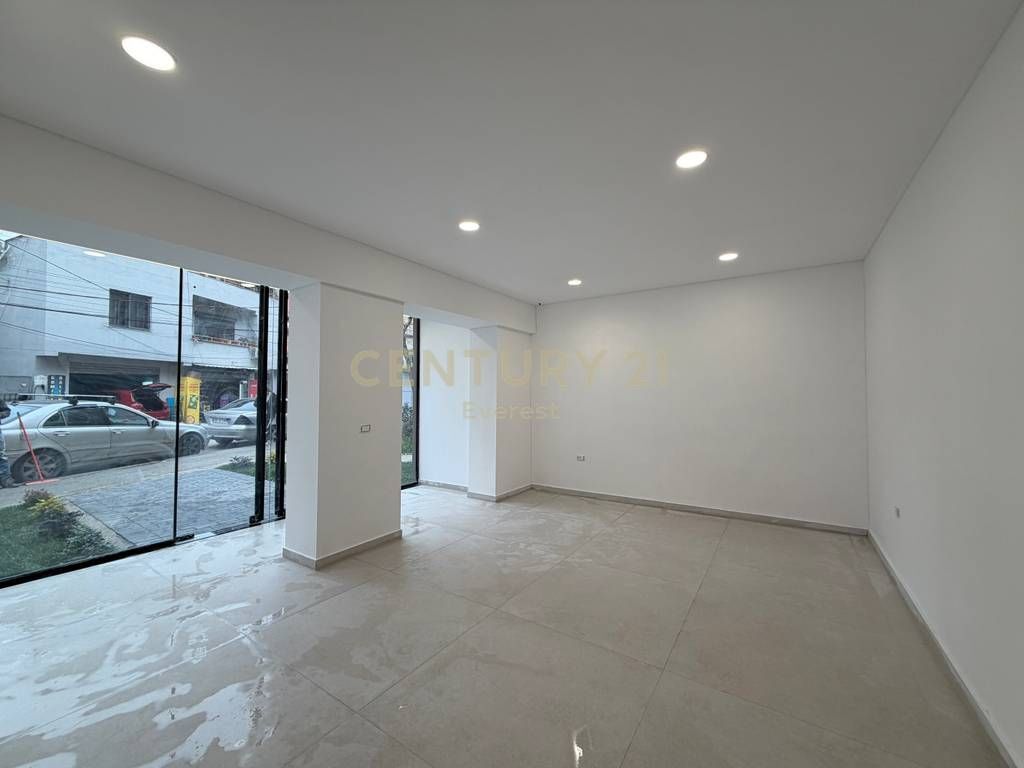 COMMERCIAL SPACE FOR SALE IN XHAMLLIK
